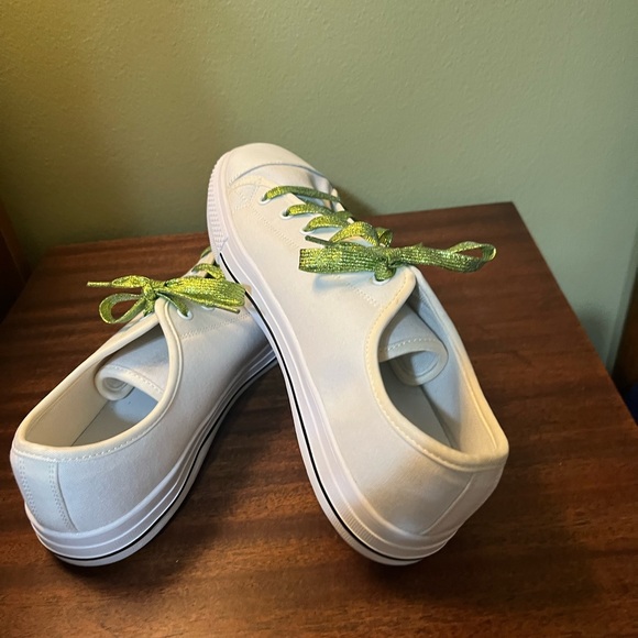 All white tennies with sparkly green laces W10/M9 - Picture 7 of 9